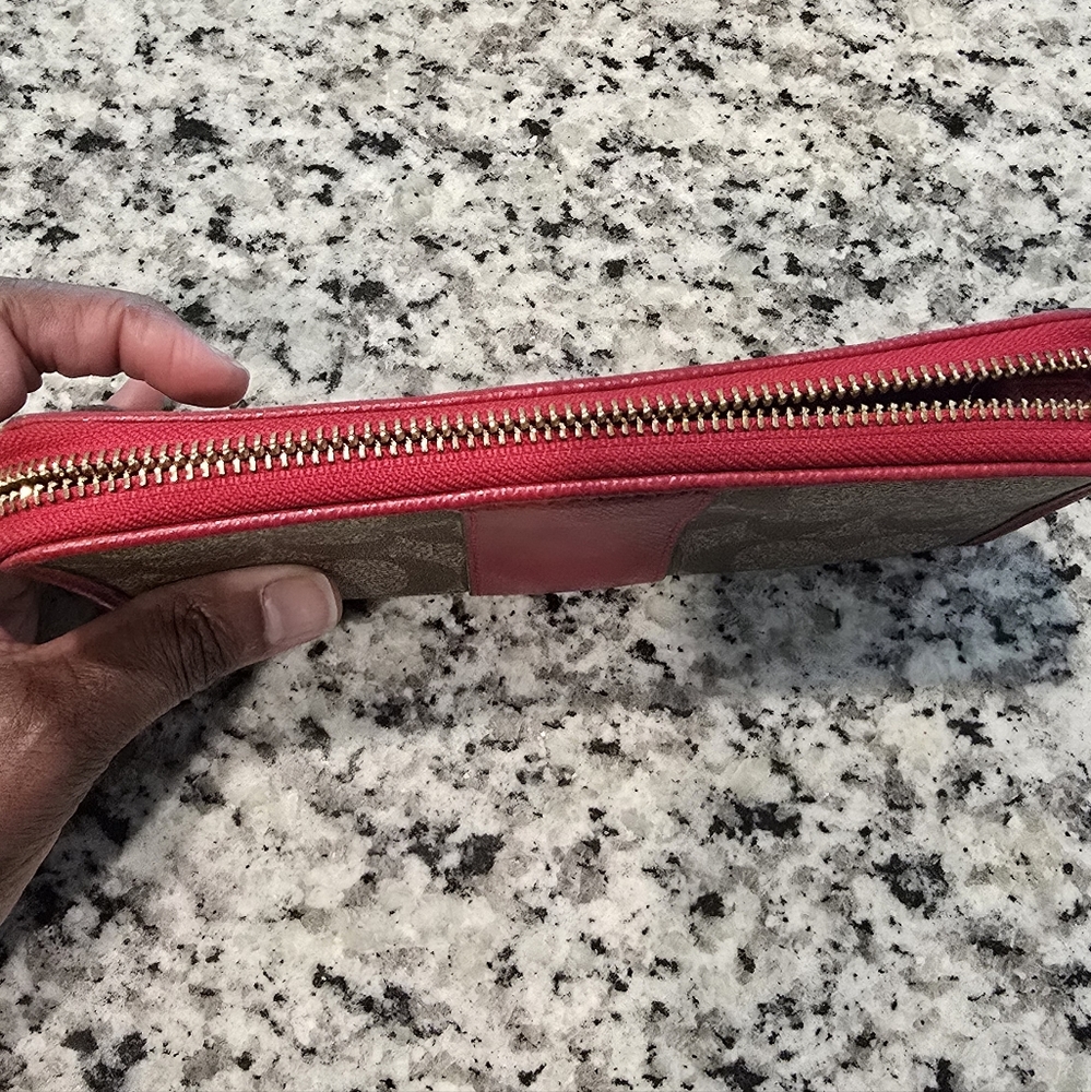 Coach Accordion Zip Wallet in Signature Canvas with Leather Stripe Band - Picture 4 of 12